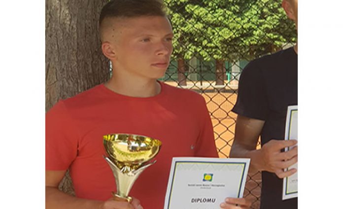 Luka Puljić prvak BiH u tenisu do 18 godina