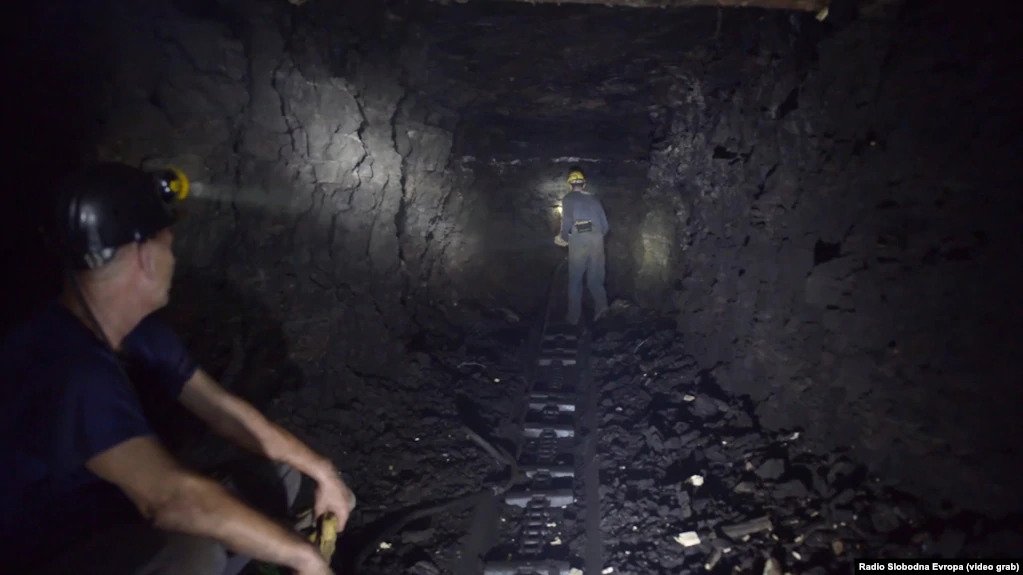 Blokirani računi, nagomilani dugovi, nelikvidnost rudnika i nekonkurentnost uglja – trenutna je situacija u rudnicima u Bosni i Hercegovini (na fotografiji rudari u jednom od rudnika u BiH)