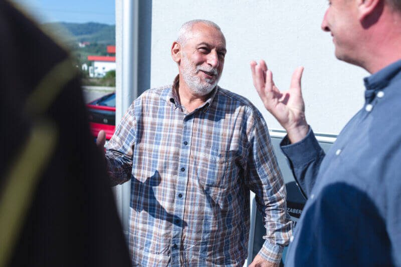 Abdul Raouf u komunikaciji sa ljudima u Ilijašu