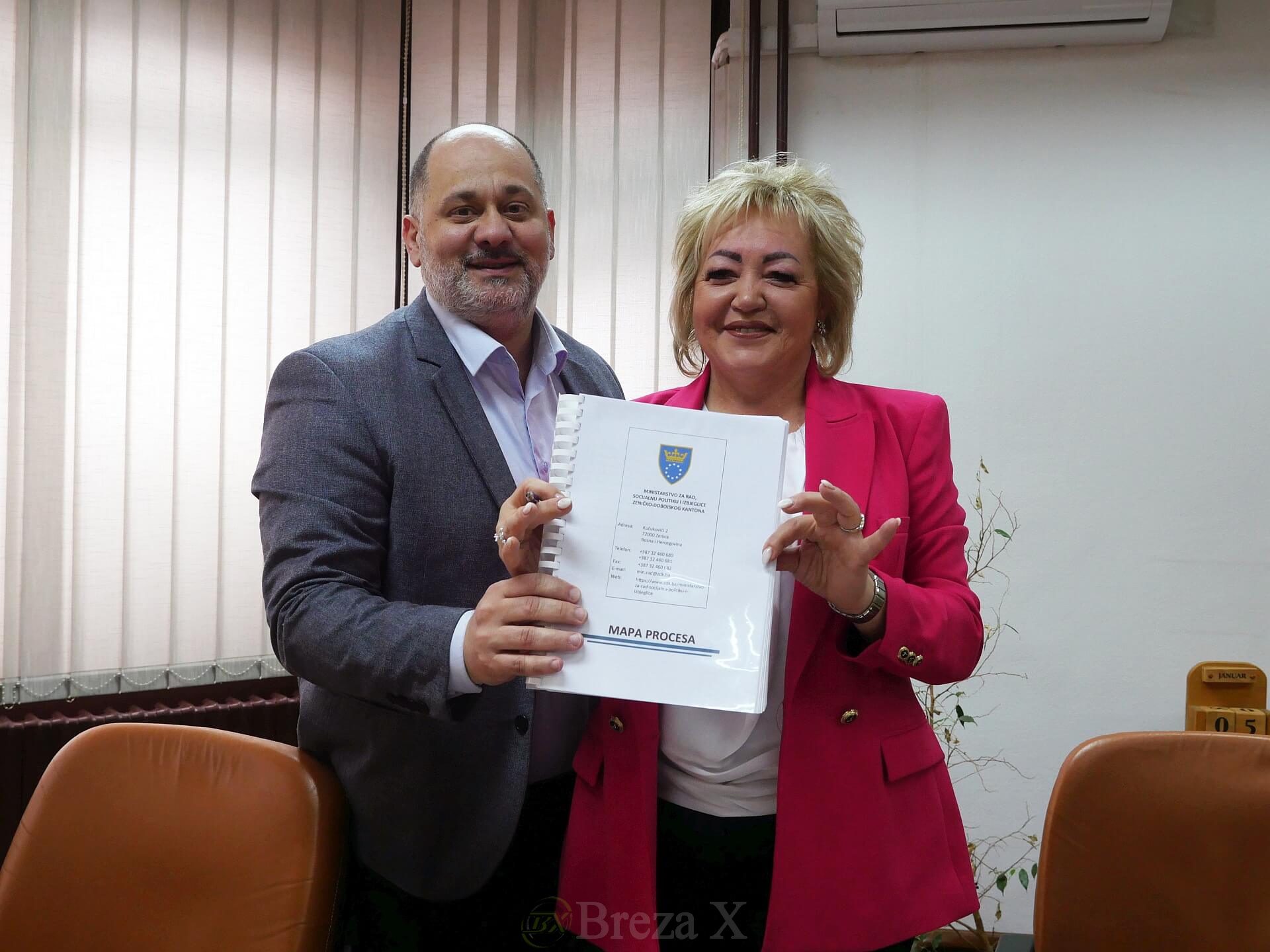 Ministar za rad, socijalnu politiku i izbjeglice ZDK Zlatko Jelić i direktorica Agencije FCM Sarajevo Zikreta Tubić