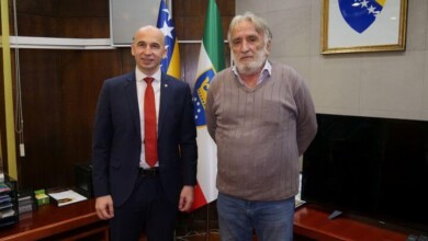 Premijer ZDK Nezir Pivić i maestro Milenko Karović, osnivač i dirigent Omladinskog hora Zenica