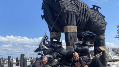 Miler i Mirzeta Lakić - Canakkale (Turska), Trojanski konj, poklon gradu od Brad Pitt-a